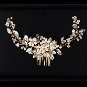 Women’s New Gold/Pearl  Bridal hairpiece with comb